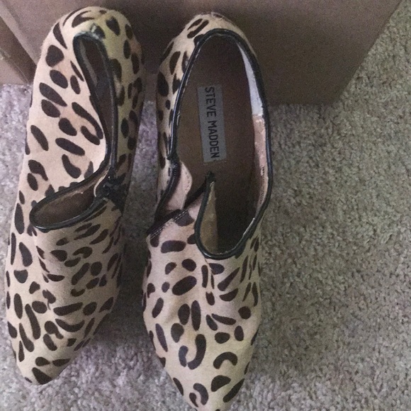 Size 9.5 Steve Madden booties - Picture 4 of 4